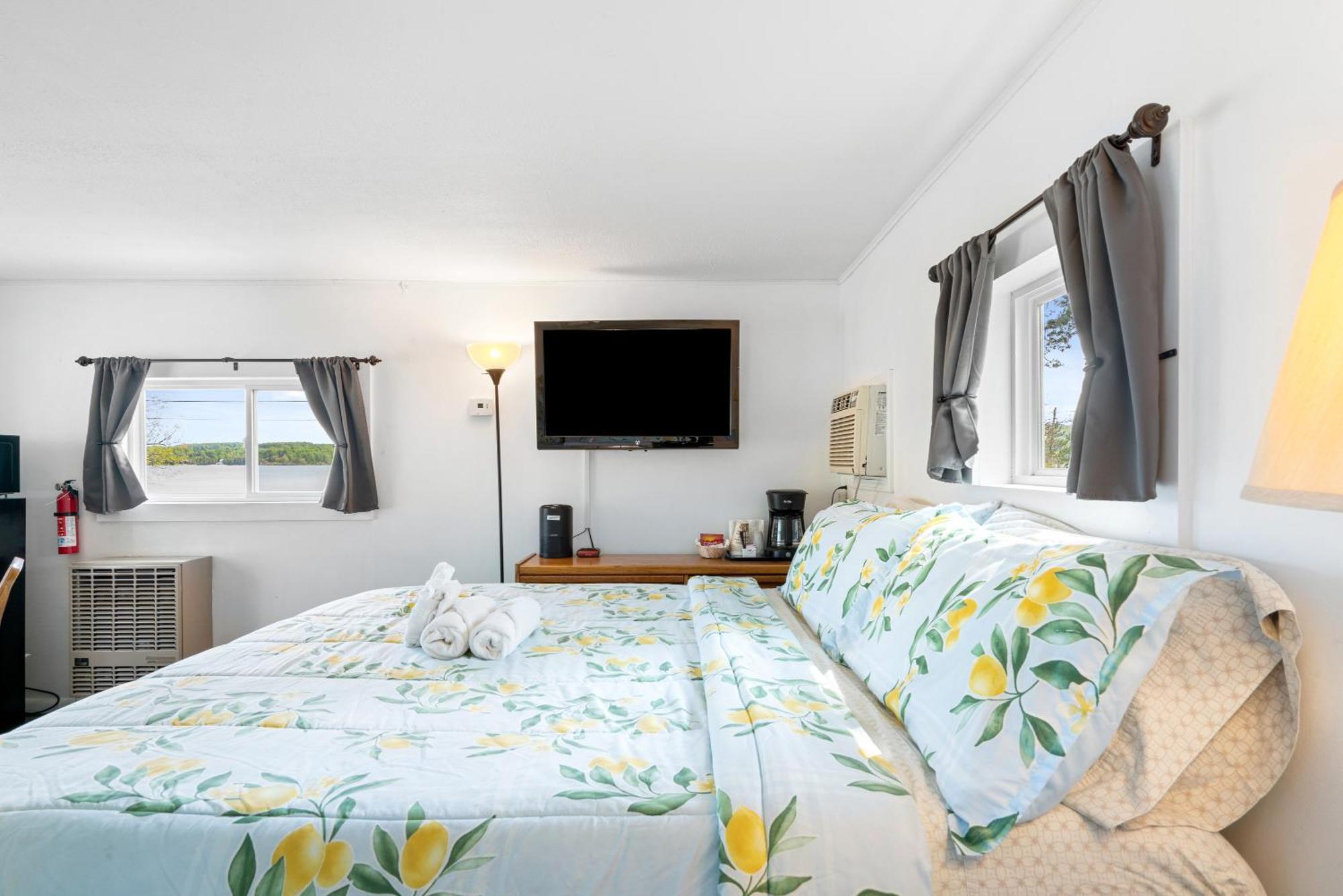 East Jordan South Arm Retreats汽车旅馆 外观 照片